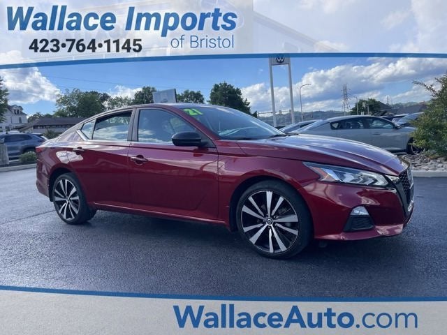 2021 Nissan Altima 2.5 SR in Scarlet Ember Tintcoat — front three-quarter view