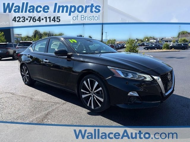 2019 Nissan Altima 2.5 Platinum in Super Black Clearcoat — front three-quarter view