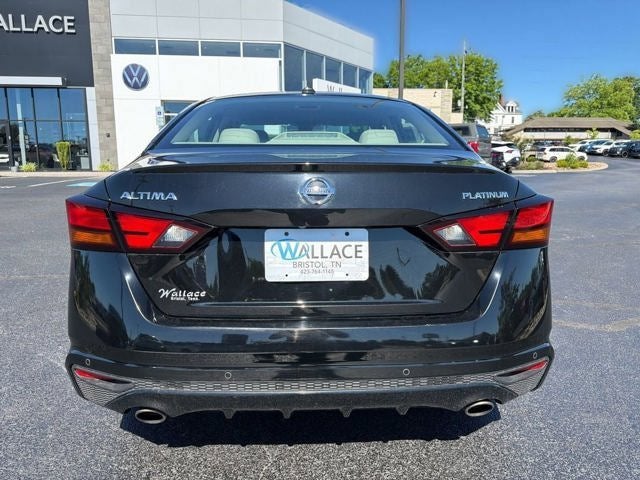 2019 Nissan Altima — detail view