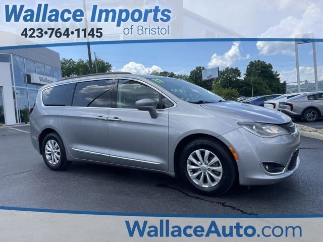 2017 Chrysler Pacifica Touring L in Billet Silver Metallic Clearcoat — front three-quarter view